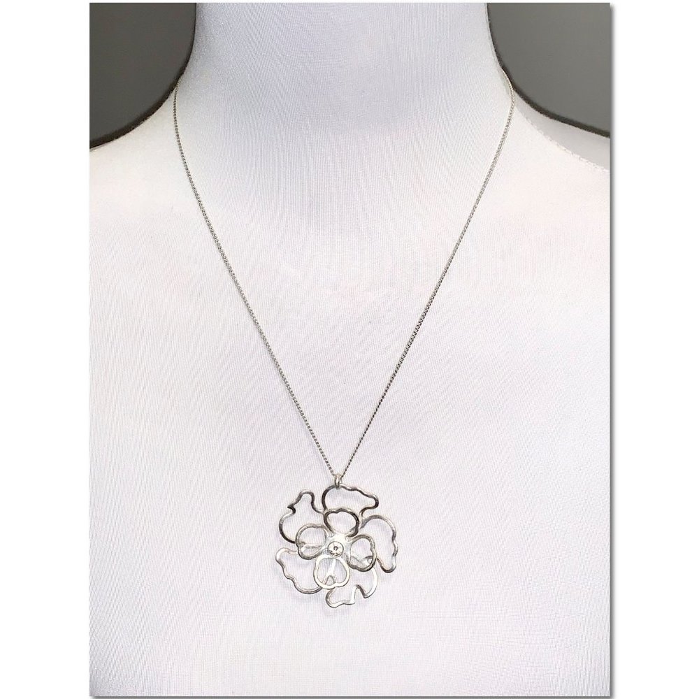 KCR Silver Floral Pendant Adjustable Length Statement Necklace EUC